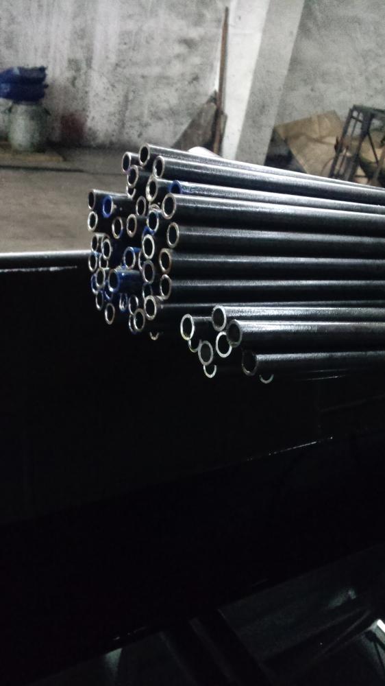 Φ19.05×2.11×4880 SA-179 无缝钢管-3.jpg