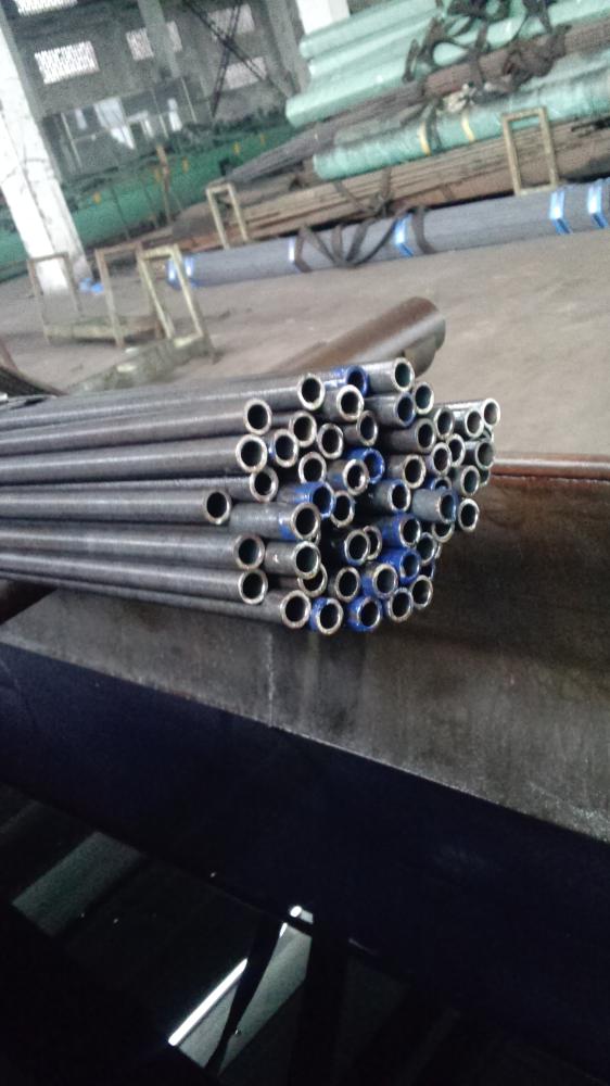 Φ19.05×2.11×4880 SA-179 无缝钢管-2.jpg